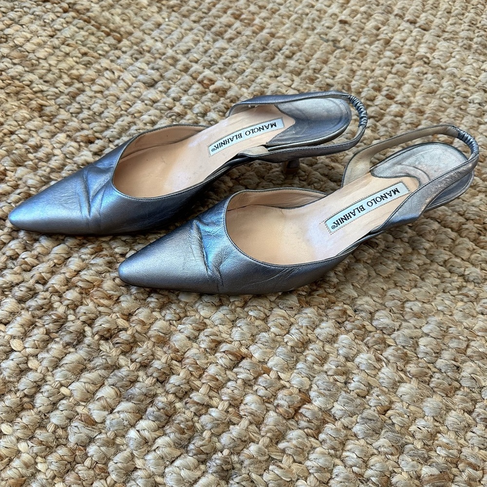 Manolo Blahnik Carolyne 50 Pointed Toe Slingback Pumps Sz 38 Pewter Leather
